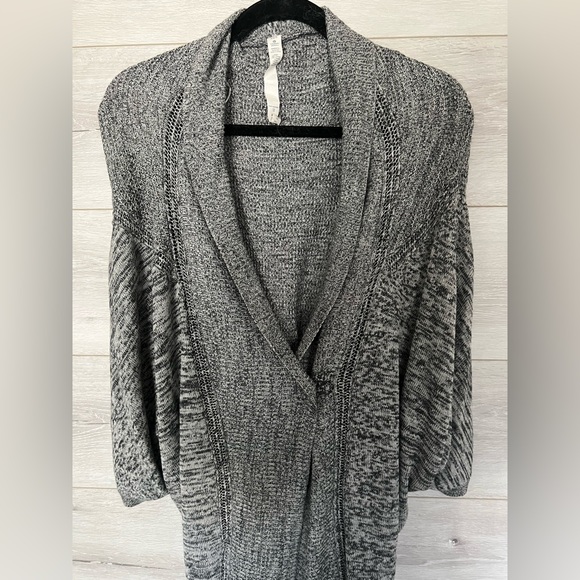 Lululemon Breeze Easy Wrap - Picture 4 of 9